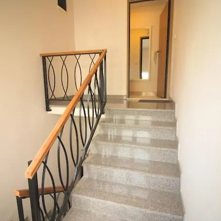 Renata + Private Swimming Pool In アパート *