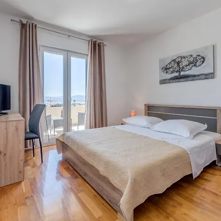 Renata + Private Swimming Pool In * スプリト