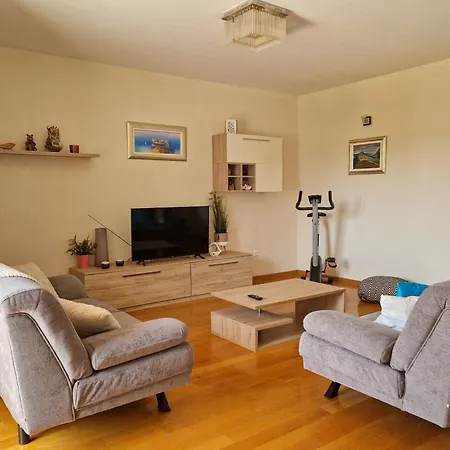 Apartment Renata + Private Swimming Pool In Split