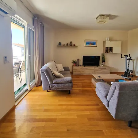 Renata + Private Swimming Pool In *