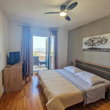 Renata + Private Swimming Pool In