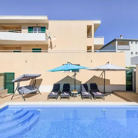 Renata + Private Swimming Pool In