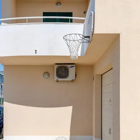 Renata + Private Swimming Pool In Apartment