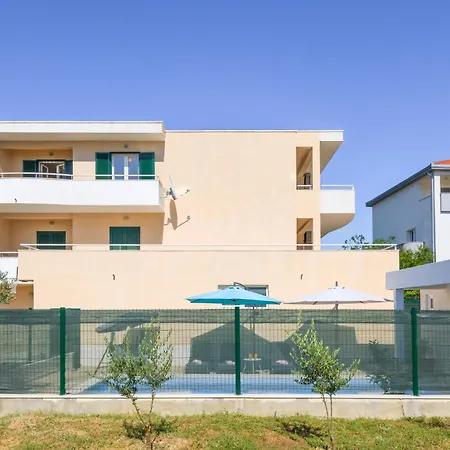 Apartment Renata + Private Swimming Pool In Split