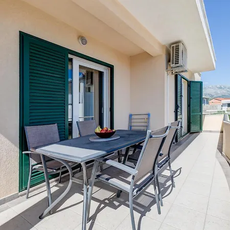 Renata + Private Swimming Pool In Split