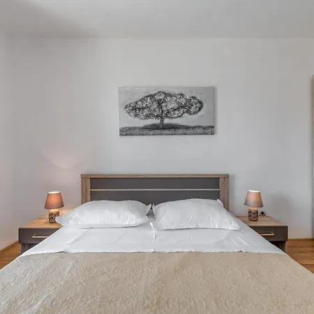 Appartamento Renata + Private Swimming Pool In