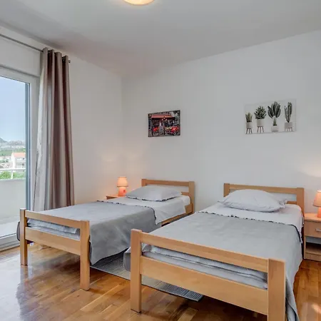 Renata + Private Swimming Pool In Сплит