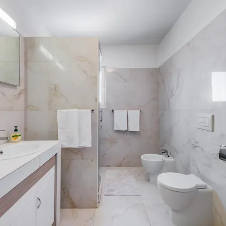 Renata + Private Swimming Pool In