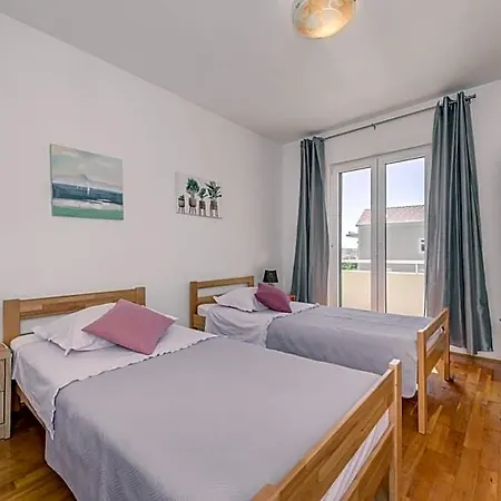 Renata + Private Swimming Pool In *