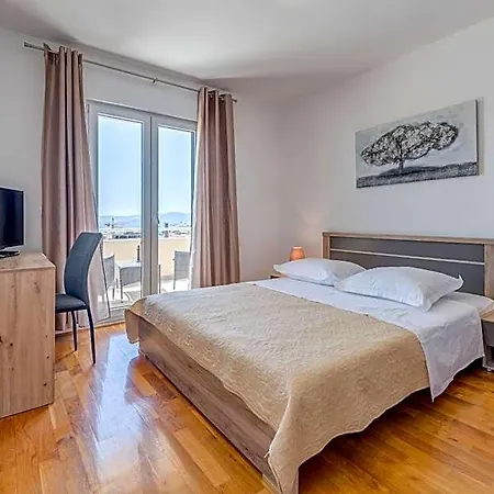 דירה Renata + Private Swimming Pool In