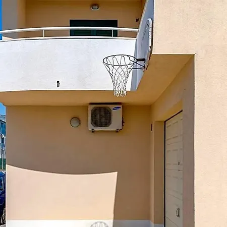 דירה Renata + Private Swimming Pool In ספליט