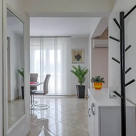 דירה Renata + Private Swimming Pool In