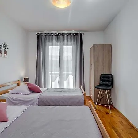 Renata + Private Swimming Pool In *