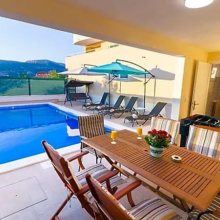 Renata + Private Swimming Pool In ספליט