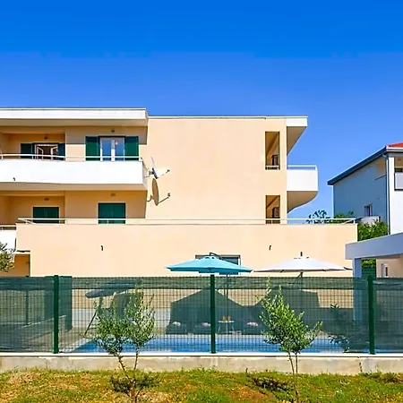 Renata + Private Swimming Pool In דירה *