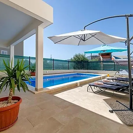 Renata + Private Swimming Pool In * ספליט
