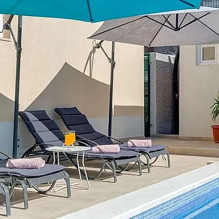 Renata + Private Swimming Pool In דירה ספליט