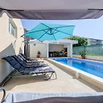 Renata + Private Swimming Pool In Apartamento Split
